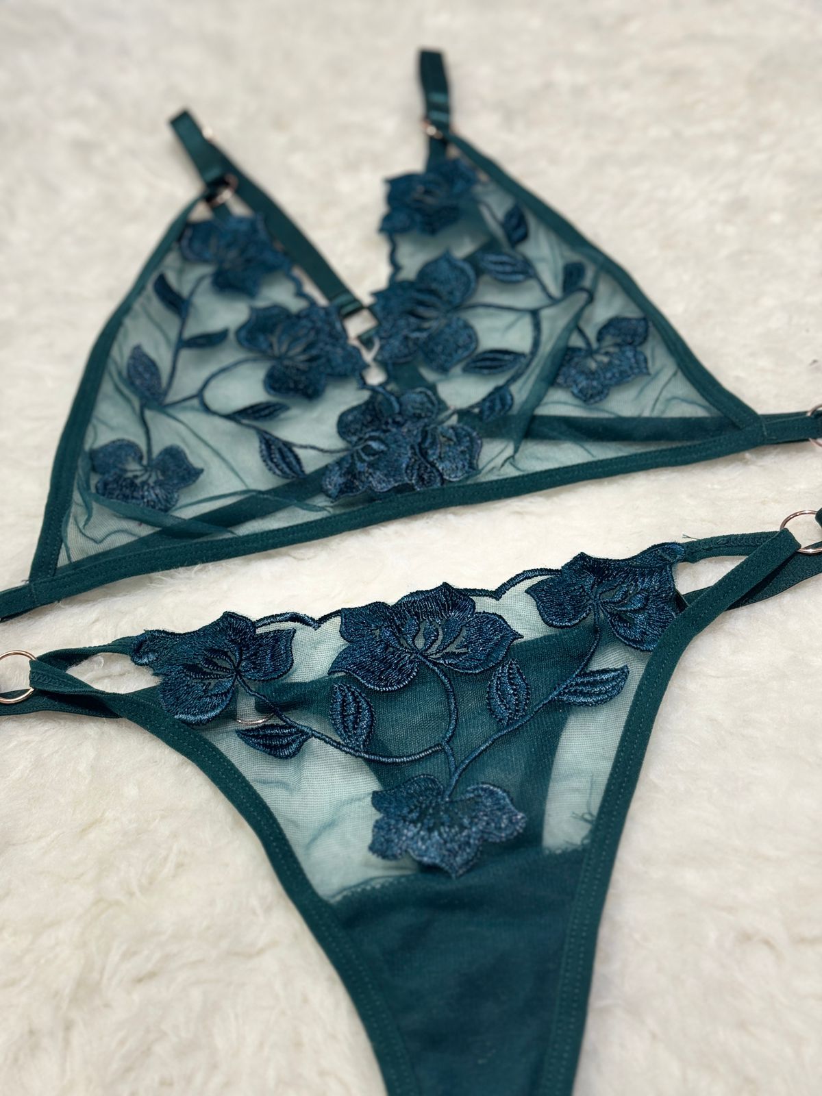 Sajiero Spot Flowers Embroidery Bikini